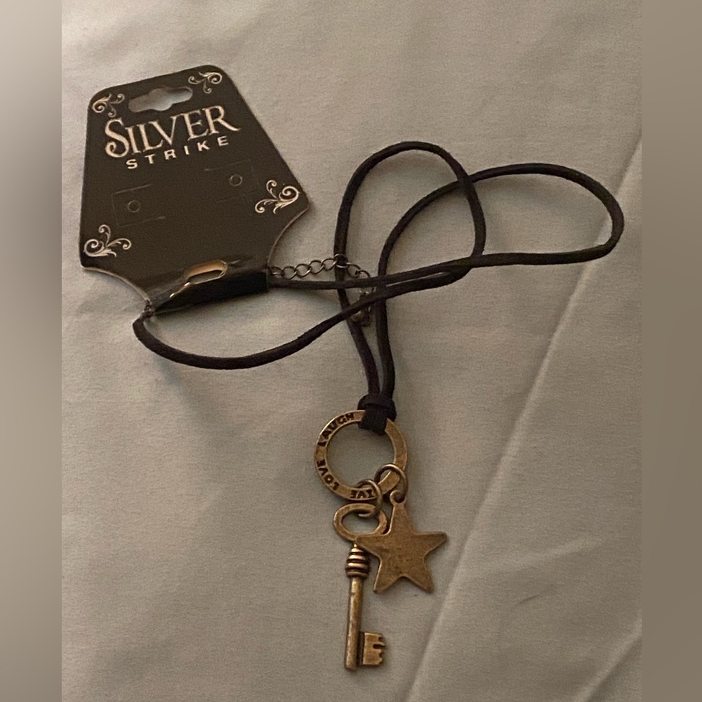 3D Belt Co 22” Necklace Pendant Gold Tone Key Star Live Love Laugh 2.75” H New